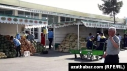 Рынок в Ашгабате. Июль 2019 года.