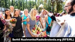 Вірні православної церкви святкують Преображення Господнє (Яблучний Спас)