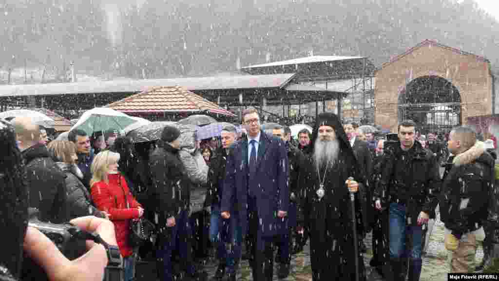 Presidenti i Serbisë, gjatë vizitës në Manastirin e Banjskës, në veri të Kosovës.&nbsp;