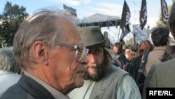 Один из самых авторитетных российских правозащитников надеется, что Кремлю хватит смелости пойти на «более тонкую игру»