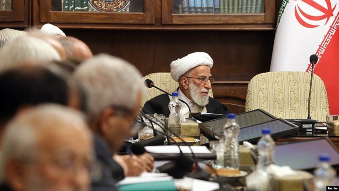 ​​شوخی با سن احمد جنتی سال‌هاست که در بین کاربران ایرانی شبکه‌های اجتماعی رواج دارد. این بار هم شماری از آنها سن و سال او را دست‌مایه طنز قرار دادند.