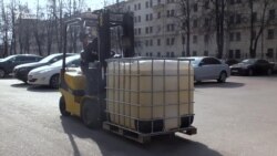 Как в Петербурге горожанам раздавали бесплатные антисептики