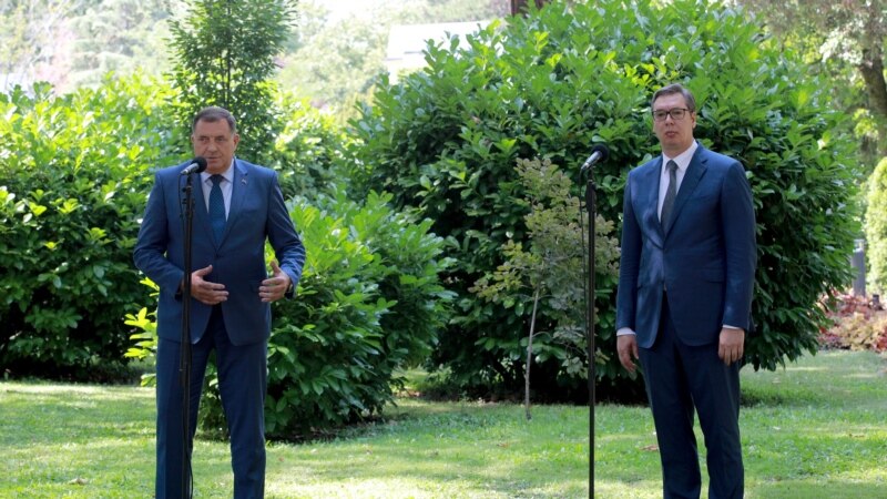 Vučić predao Dodiku prednacrt Zakona o zaštiti srpskog jezika i ćiriličnog pisma 