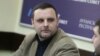 Мануэль Оксенрайтер во время пресс-конференции по итогам выборов главы «ЛНР» и депутатов Народного Совета республики