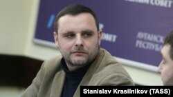 Мануэль Оксенрайтер во время пресс-конференции по итогам выборов главы «ЛНР» и депутатов Народного Совета республики