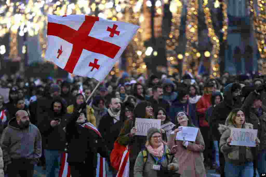 Georgian anti-government protesters hold national flags rally as they take part in a three-hour&nbsp;nationwide strike&nbsp;in Tbilisi on January 15.&nbsp;