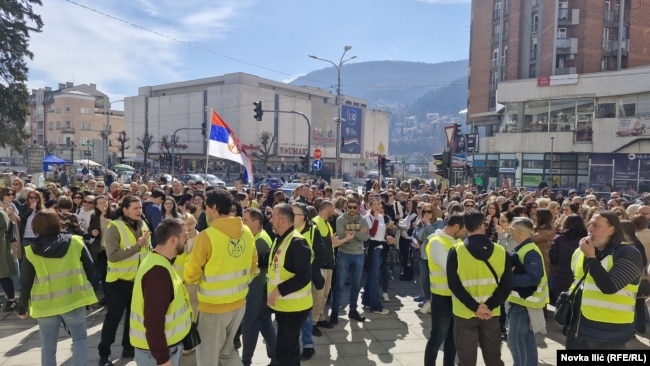 Prosvetari u Užicu na protestu podrške studentskoj akciji "Generalni štrajk", 7. mart 2025.