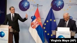 Vučić tokom susreta sa Boreljom u Briselu (26. april)