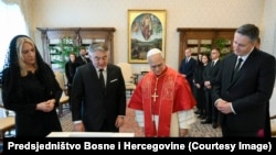 Članovi Predsjedništva BiH- Željka Cvijanović, Željko Komšić i Denis Bećirović sa papom Lavom XIV, Vatikan, 9. mart 2026. 