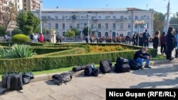 Presa acredidată la manifestațiile de la Chișinău, în așteptare.