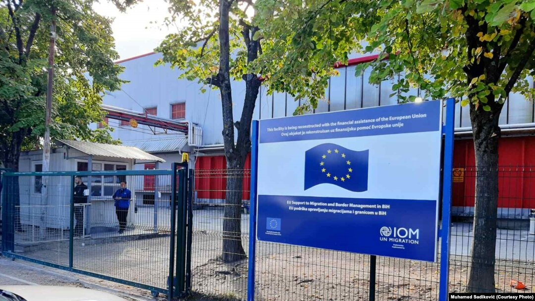 Privremeni smeštaj za migrante u bivšoj fabrici "Bira"