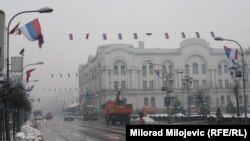 Obilježavanje 9. januara je jedna šarada: Dragan Bursać, kolumnista (na slici: kičenje na ulicama Banjaluke povodom praznika Dana RS-a)