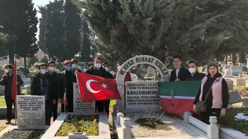В Казани и в Стамбуле прошли акции памяти Гаяза Исхаки. Активисты требуют создать музей писателя и политика в Татарстане 