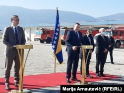 Predsjednik Srbije Aleksandar Vučić s članovima Predsjedništva BiH na sarajevskom aerodromu, 2. mart, 2021.