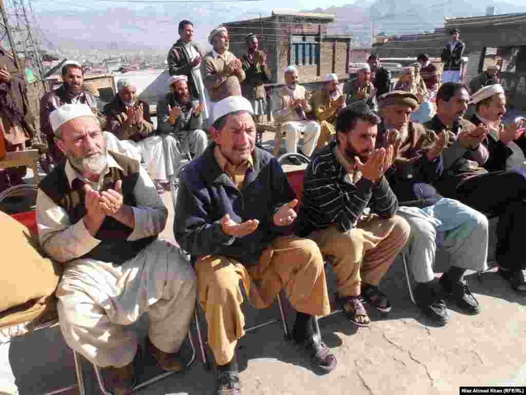Pakistan: Swat blast victims funeral.11JAN2013
