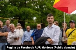 În prim-plan liderul Alianței pentru Unirea Românilor (AUR) Moldova, Vlad Bilețchi