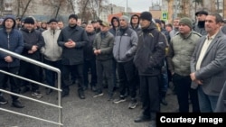 Строители ядерного реактора требуют зарплату