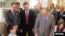 Миңтимер Шәймиев Стас Михеев белән шахмат уйный