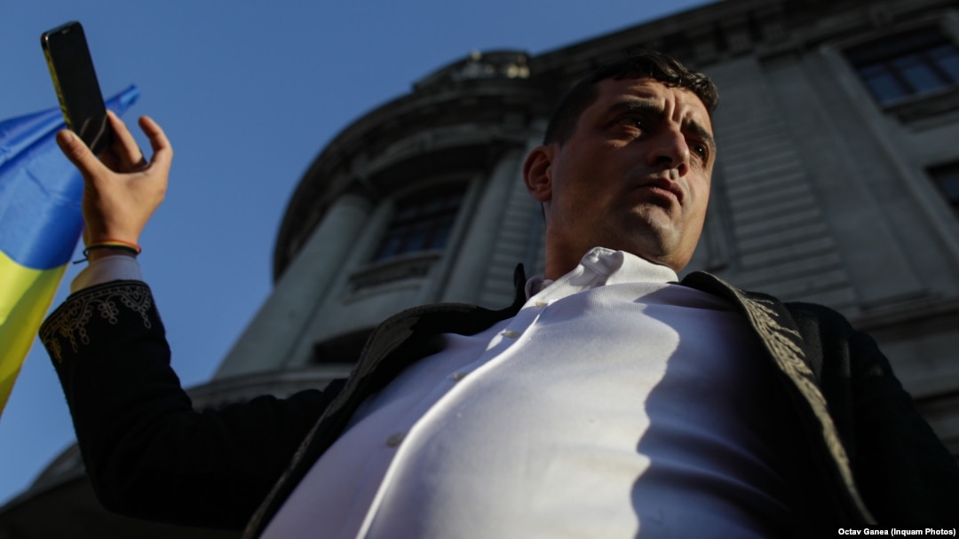 Liderul AUR, George Simion se află printre cei acuzați de primarul Timișoarei că au intrat ilegal în sediul Primăriei.