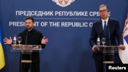 Ukrainian President Volodymyr Zelenskyy (left) and his Serbian host, Aleksandar Vucic, at a news conference in Belgrade on August 8