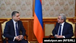Председатель коллегии Евразийской экономической комиссии Тигран Саргсян (слева) и президент Армении Серж Саргсян, Ереван, 16 декабря 2016 г.