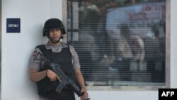 Сотрудник специального отряда полиции в Джакарте. Иллюстративное фото.