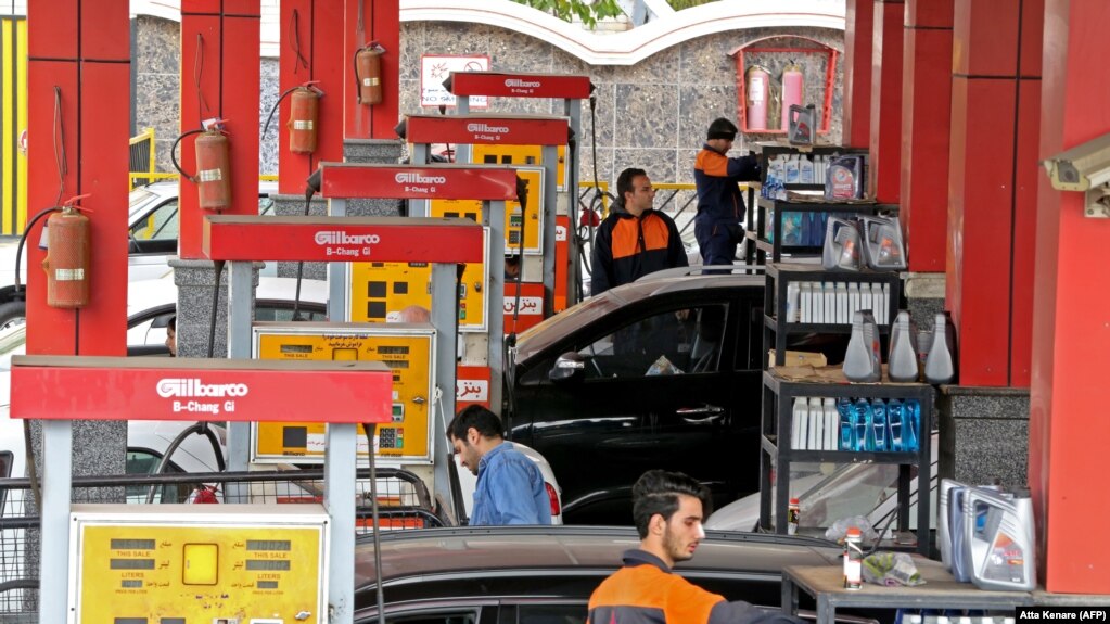 ÎÎ¹ Î¹ÏÎ±Î½Î¿Î¯ Î¿Î´Î·Î³Î¿Î¯ Î³ÎµÎ¼Î¯Î¶Î¿ÏÎ½ ÏÎ¹Ï Î´ÎµÎ¾Î±Î¼ÎµÎ½Î­Ï ÏÎ¿ÏÏ ÏÎµ Î²ÎµÎ½Î¶Î¹Î½Î¬Î´Î¹ÎºÎ¿ ÏÏÎ·Î½ ÏÏÏÏÎµÏÎ¿ÏÏÎ± ÏÎ·Ï Î¤ÎµÏÎµÏÎ¬Î½Î·Ï, 5 ÎÎ¿ÎµÎ¼Î²ÏÎ¯Î¿Ï 2018