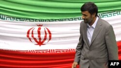 Mahmud Ahmadinejad: "A divine hand will come soon to root out the tyranny in the world."