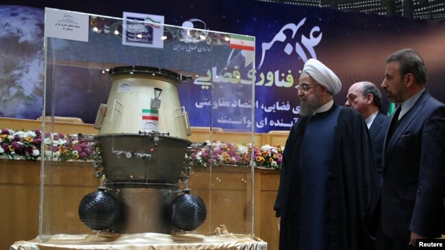 Prezident Hassan Rouhani Tehranda kosmik texnologiyalar sərgisində.