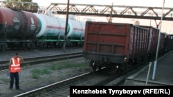 Грузовые поезда в Алматинской области. Иллюстративное фото.