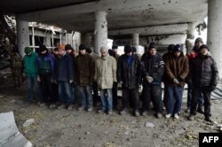 Prizonieri guvernamentali în Donețk.