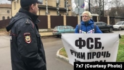 Пикет в поддержу пенсионера Владимира Баева