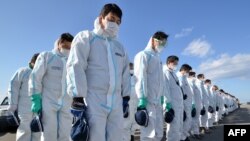 Japoni - Policë japonez në veshje mbrojtëse kundër rrezatimit