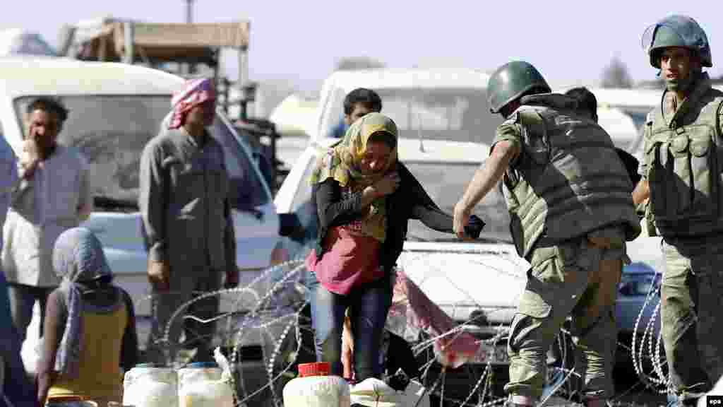Тысячи сирийских беженцев перешли 22 сентября границу с Турцией после того, как Анкара открыла на один день пограничный переход. Некоторые беженцы простояли у пограничной линии в течение нескольких дней, прежде чем ступить на территорию Турции. По оценкам ведомства ООН по делам беженцев,&nbsp;за один уик-энд через сирийско-турецкую границу перешли 130 тысяч человек. Турецкие власти не исключают, что поток беженцев из Сирии может увеличиться на фоне наступления боевиков группировки &laquo;Исламское государство&raquo;. 