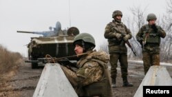 Українські військовослужбовці у Дебальцеві. 6 лютого 2015 року