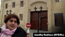 Хадиджа Исмайлова возле прокуратуры