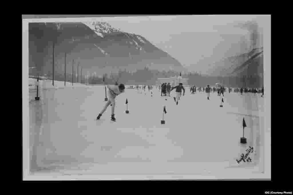 Speed skaters on the ice