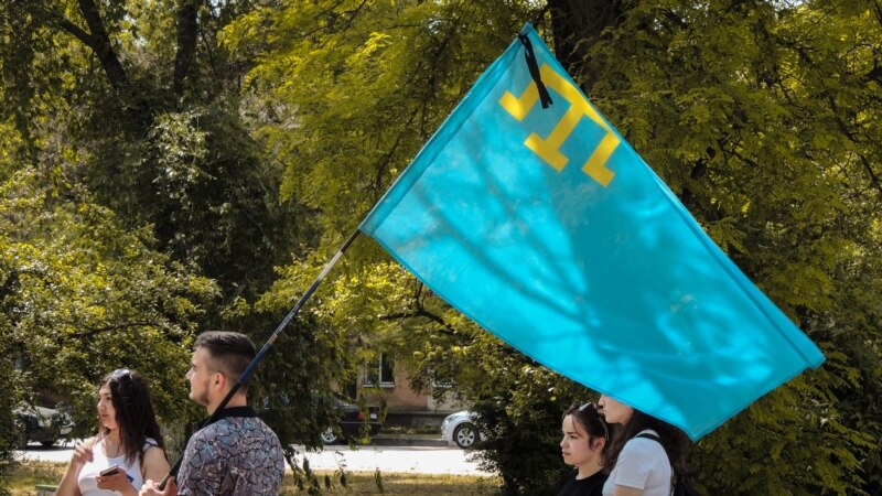 Молитвы и воздушные шары: в Крыму проходят провластные акции в годовщину депортации