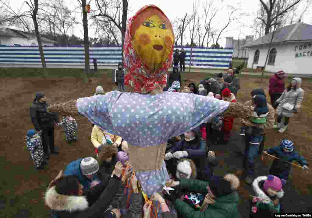 People make an effigy in Moscow on March 1, 2020.