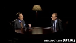 Посол США в Армении Ричард Миллз дает эксклюзивное интервью директору Радио Азатутюн Грайру Тамразяну, Ереван, 16 сентября 2015 г.