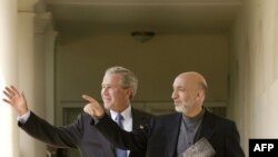 U.S. President George W. Bush (left) with Afghan President Hamid Karzai at the White House in mid-2004