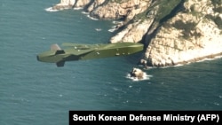 Запуск ракеты «воздух-поверхность» большой дальности «Таурус» с истребителя F-15K ВВС Южной Кореи во время военных учений у западного побережья страны, 12 сентября 2017 года