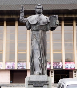 Пам’ятник Олександру Духновичу в Ужгороді