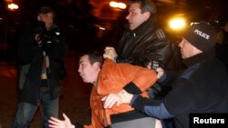 Përleshjet e protestuesve me policinë në Sofje