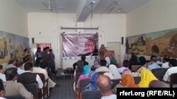 غواړم په نړيواله کچه د افغان ځوانانو او نجونو د تعليم لپاره غږ پورته کړم