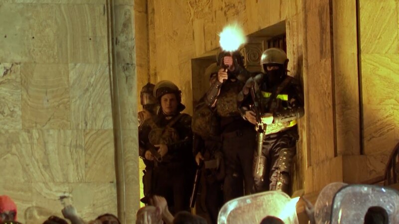 Полицейскому, задержанному по делу о беспорядках в Тбилиси, предъявлено обвинение