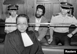 Жак Вержес на судовому процесі у справі ліванського терориста (1986 рік)