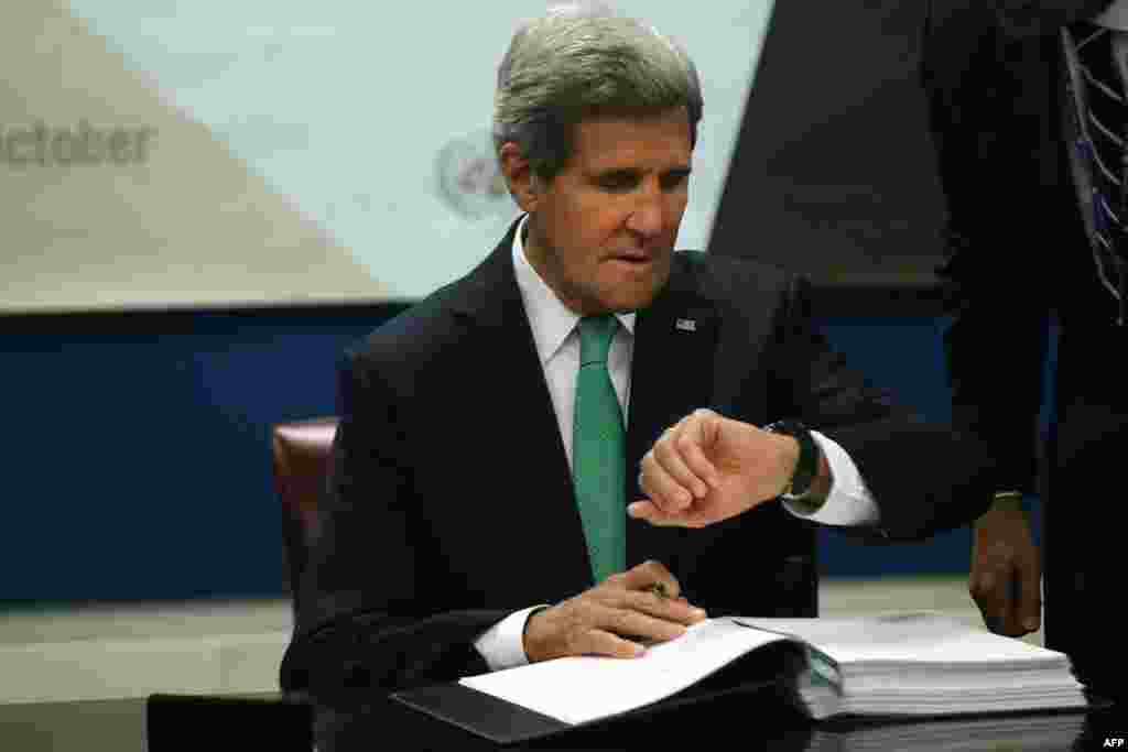 جان کری، وزیر خارجه آمریکا، روزهای پرکاری دارد؛ نه تنها دیدارهای سازمان ملل یا موضوع سوریه، که نخستین دیدار او با محمدجواد ظریف، وزیر خارجه ایران نیز همه در همین روزها اتفاق افتادند.