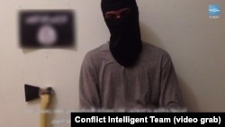 Кадр из видео ИГИЛ, на котором предположительно Артур Гаджиев приносит присягу организации
