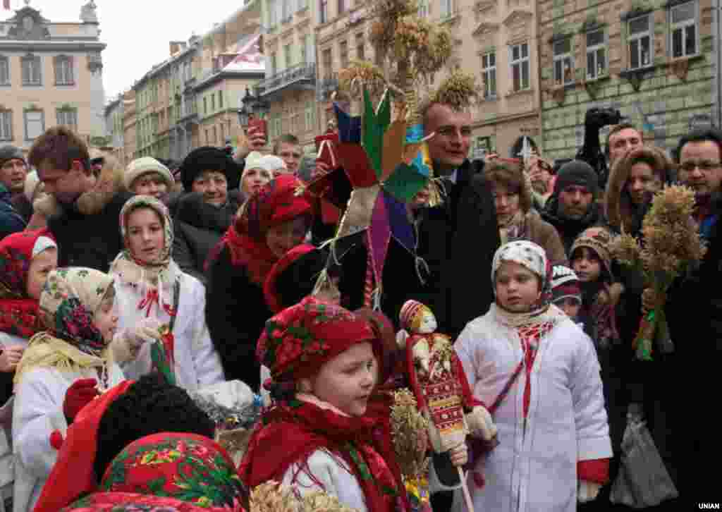Різдвяного Дідуха встановили у Львові в переддень Різдва, 6 січня 2016&nbsp;року